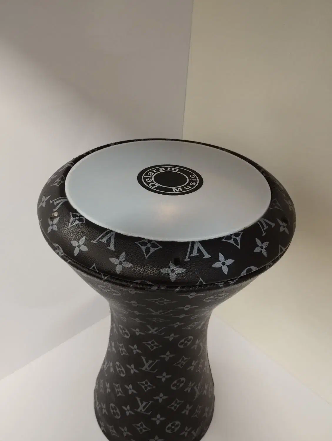 داربوکا|درام و پرکاشن|تربت‌حیدریه, آغوی|دیوار