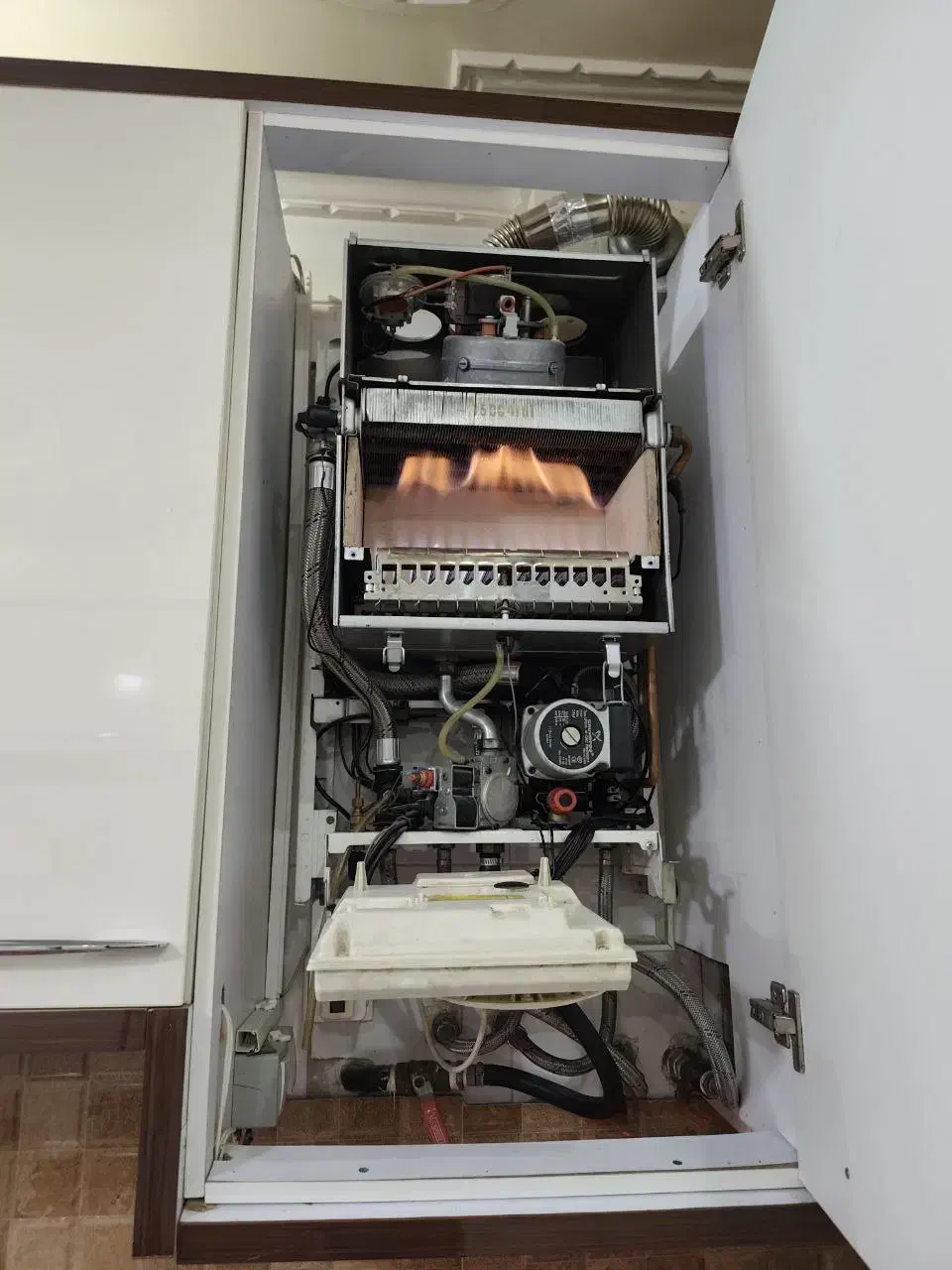 تعمیرات تخصصی و سرویس انواع پکیج های ایرانی خارجی|خدمات پیشه و مهارت|قرچک, شهرک طلائیه|دیوار