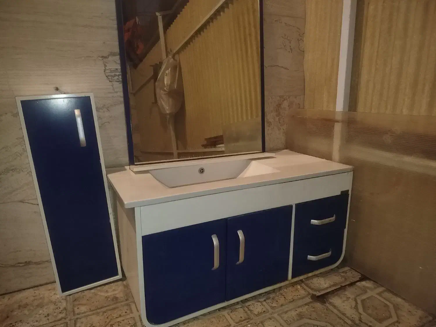 روشویی سالم با آینه|لوازم سرویس بهداشتی|کرمانشاه, |دیوار