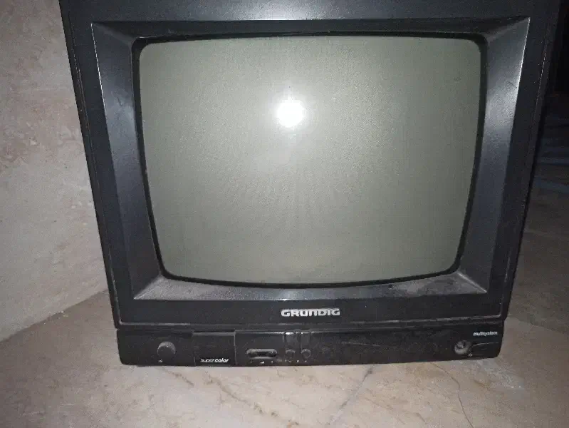 تلویزیون ۱۴ اینچ پارس گروندیک|تلویزیون و پروژکتور|خرمآباد, |دیوار