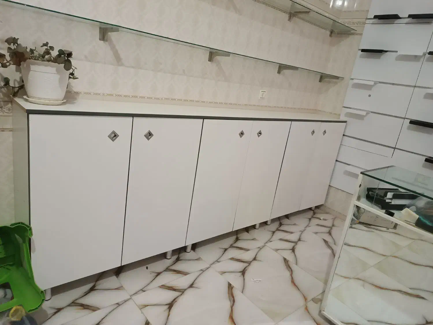 دکور|جاکفشی، کمد، دراور|قره چای, |دیوار