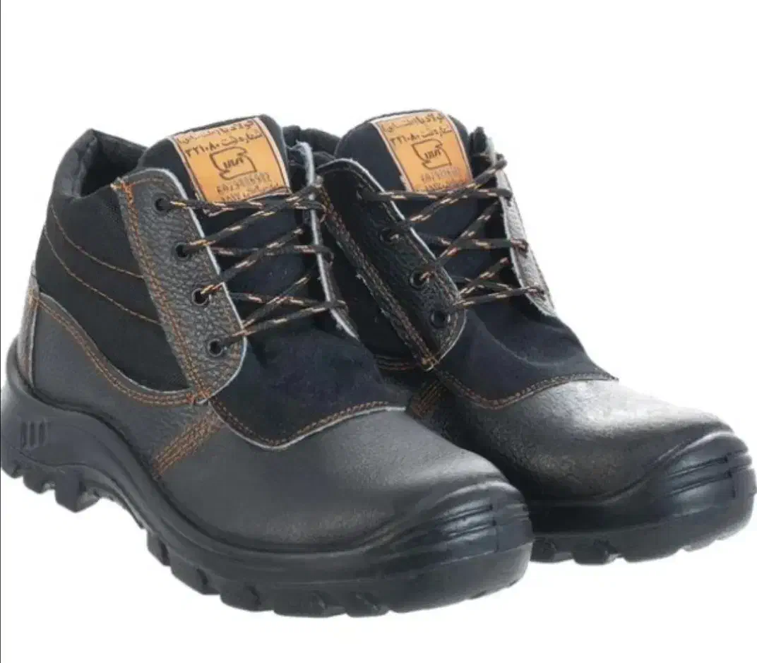 کفش کار|کیف، کفش، کمربند|ایوانکی, |دیوار