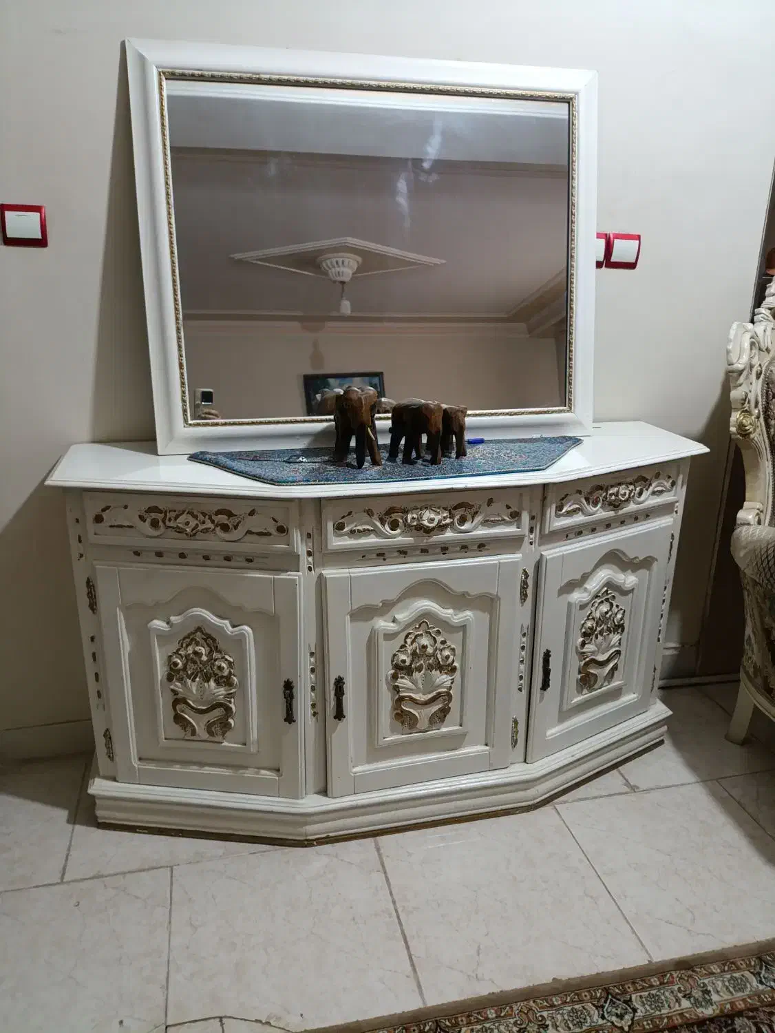 میز کنسول|بوفه، ویترین، کنسول|رباط‌کریم, رباط‌کریم|دیوار