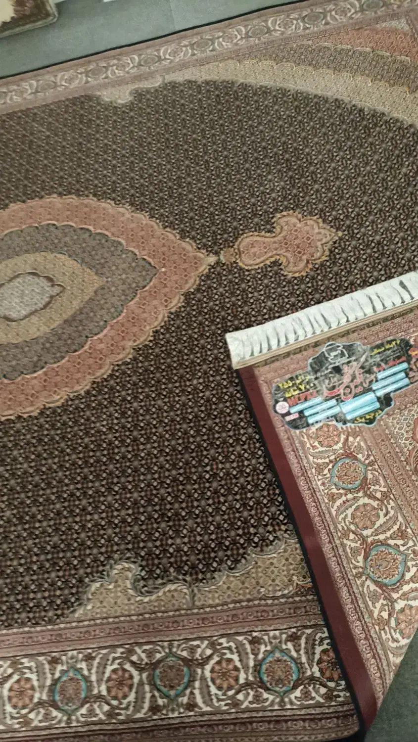 فرش 9متری 2تخته ریزماهی 700شانه اصل استفاده نشد|فرش|سنندج, |دیوار