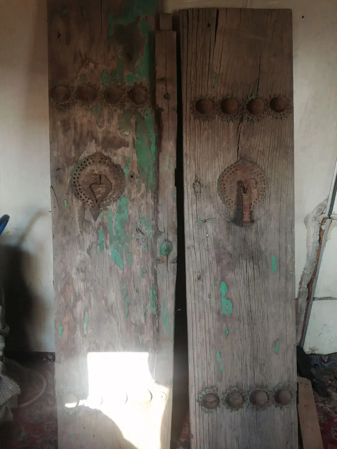 درب چوبی قدیمی دو لنگه 150 ساله|کلکسیون اشیاء عتیقه|چهاردانگه (تهران), |دیوار