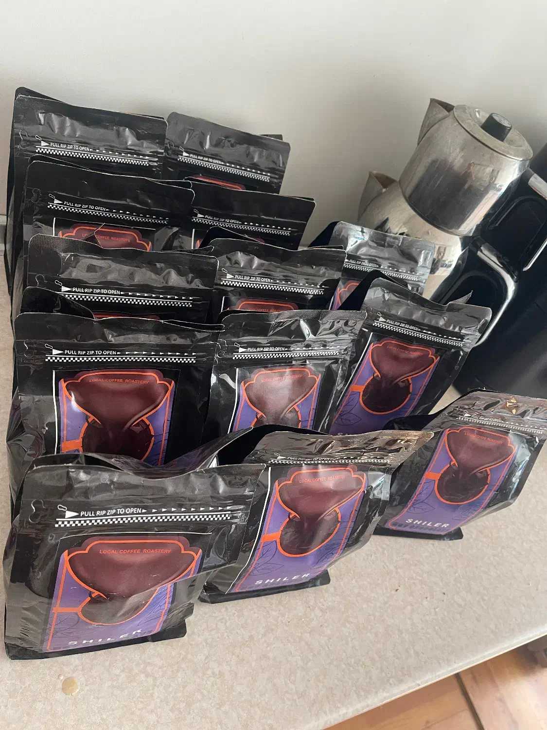 ۶ عددوایت چاکلت سانتو‌س ودنیور۱۳ عددهات چاکلت شیلر|خوردنی و آشامیدنی|تهران, شهرک غرب|دیوار