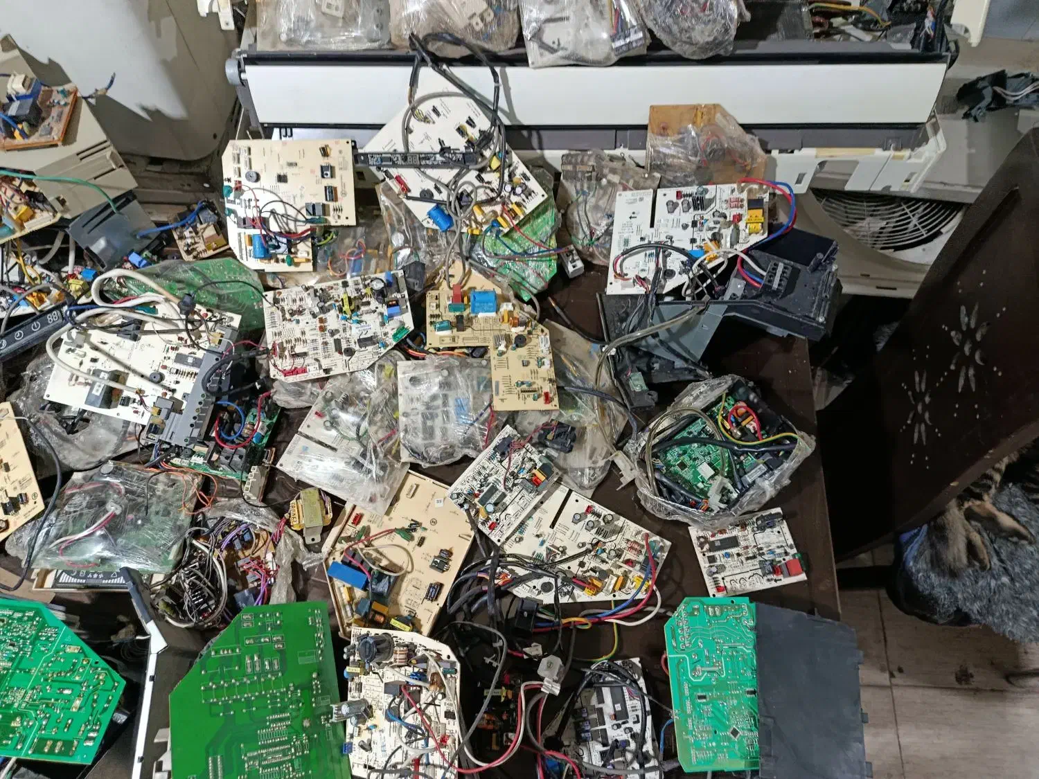 فروش بردهای استوک کولر گازی، پوسته پنل داخلی،فن|کولر گازی و فن‌کوئل|تهران, منیریه|دیوار