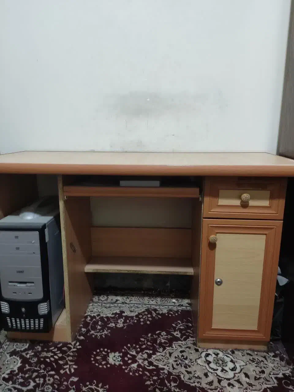 میز تحریر|میز تحریر و کامپیوتر|قم, نیروگاه|دیوار