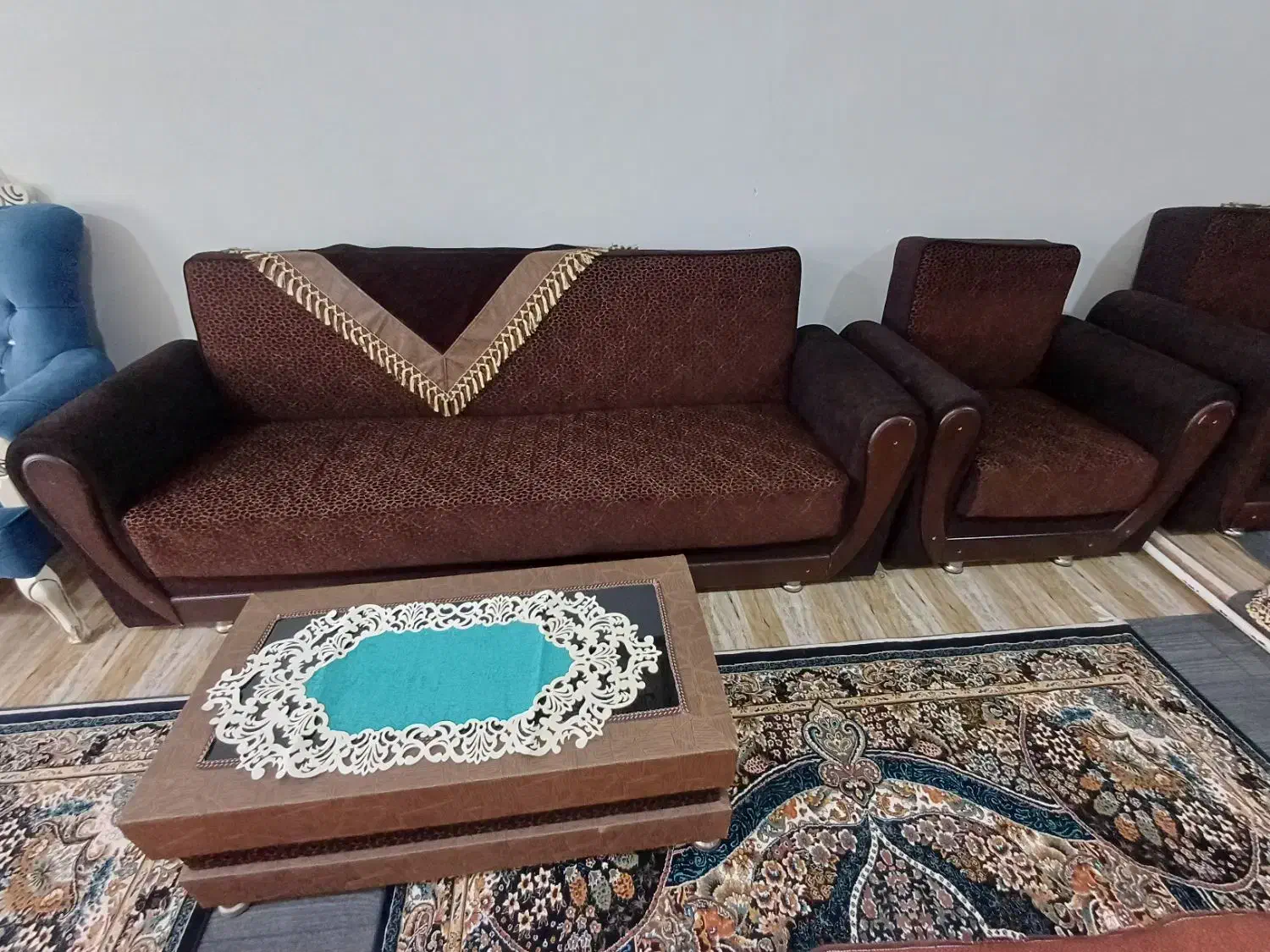 مبل کاناپه ای(تخت شو) با میزعسلی وکوسن|مبلمان خانگی و میز عسلی|خوی, |دیوار