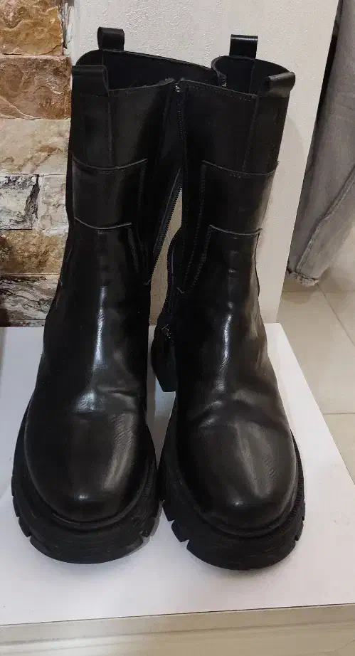 دو جفت بوت زنانه|کیف، کفش، کمربند|اندیشه, اندیشه فاز ۱|دیوار