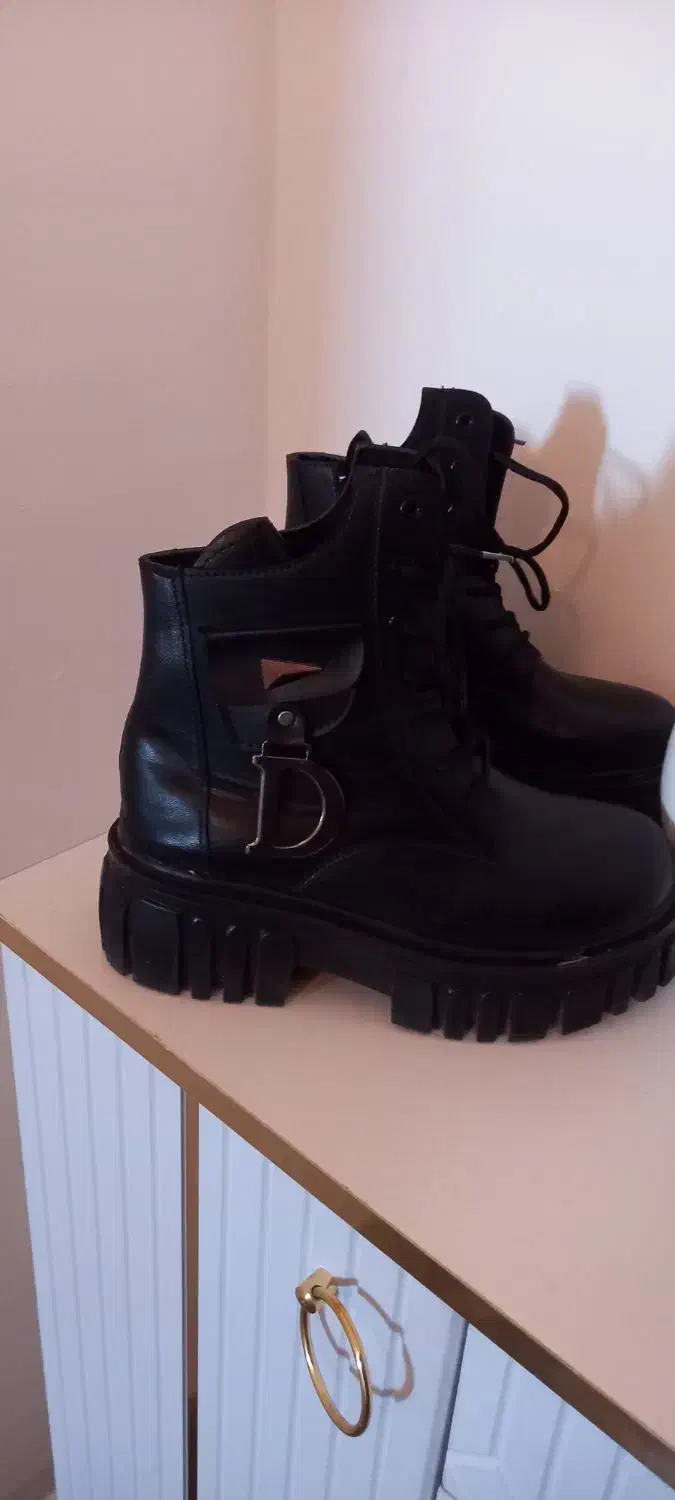 بوت زنانه|کیف، کفش، کمربند|شاهینشهر, شهرک گلدیس|دیوار