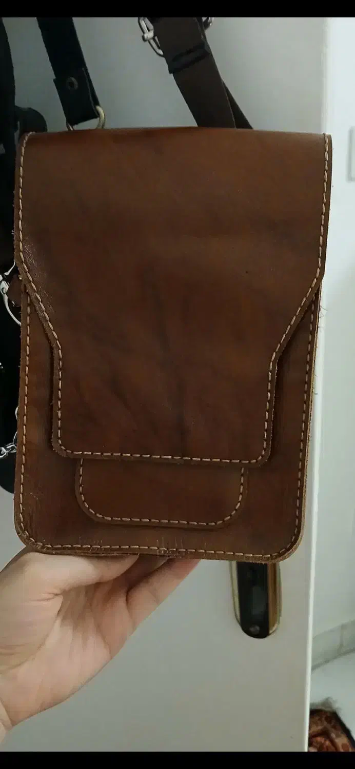 کیف دوشی چرم طبیعی قهوه‌ای دست‌دوز|کیف، کفش، کمربند|تهران, فردوس|دیوار