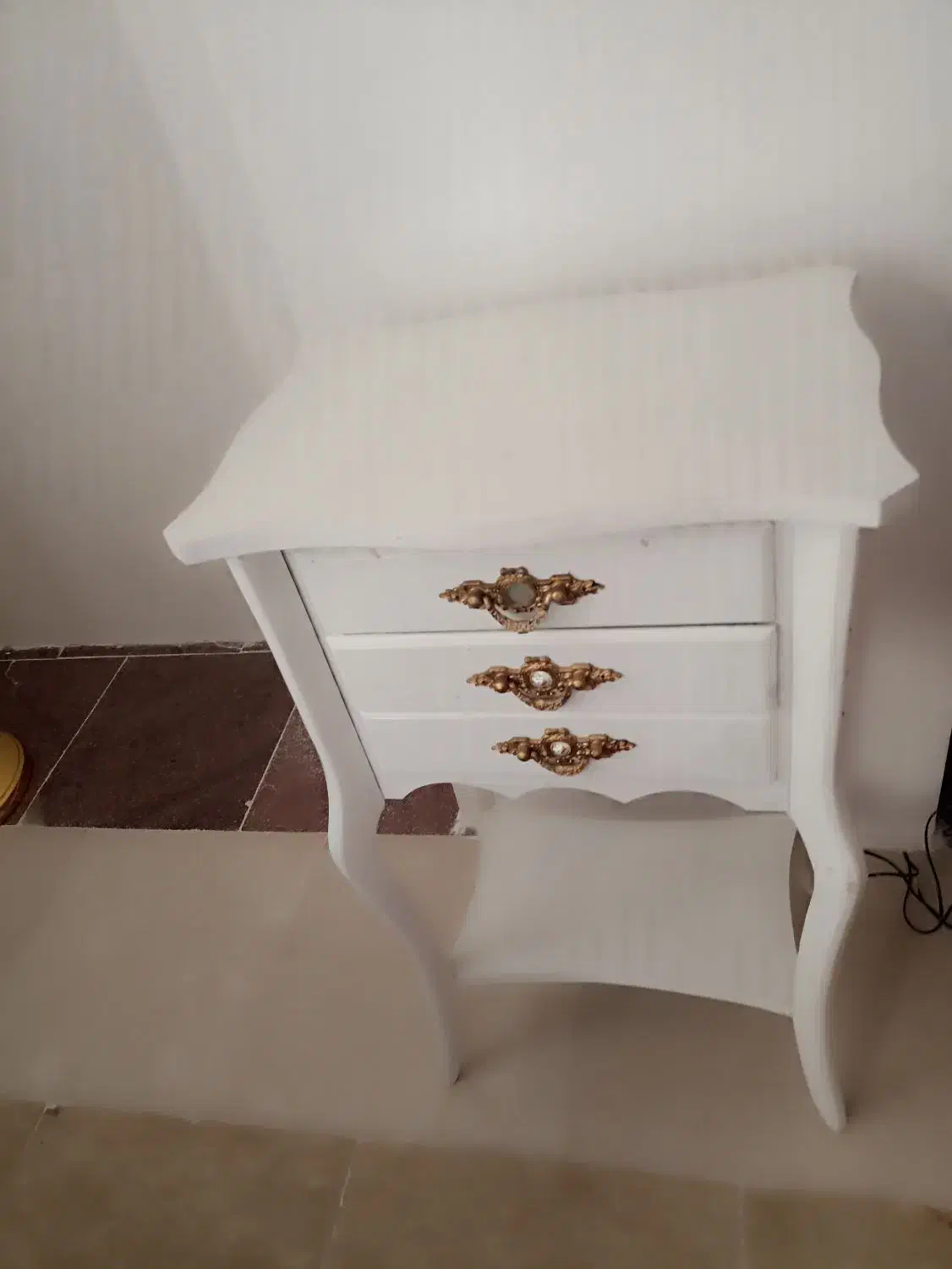 میز تلفن سفید|میز تلفن|میانه, |دیوار