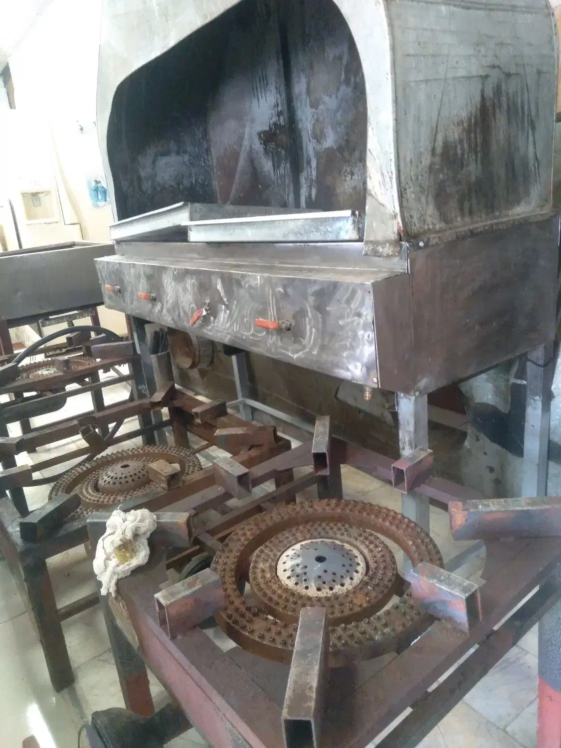 استخدام کمک آشپز و کارگر وسط کار|استخدام خدمات فروشگاه و رستوران|محمدیه-قزوین, |دیوار