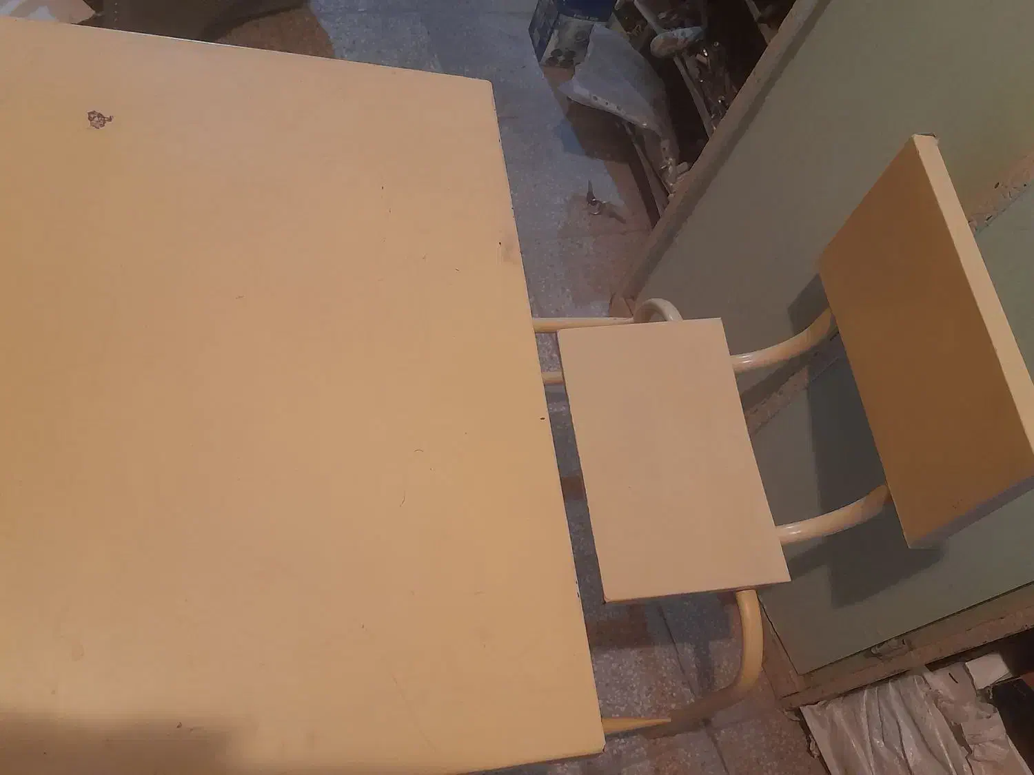 کمد کشودار و میز تحریر بچگانه|تخت و صندلی بچه|یزد, |دیوار