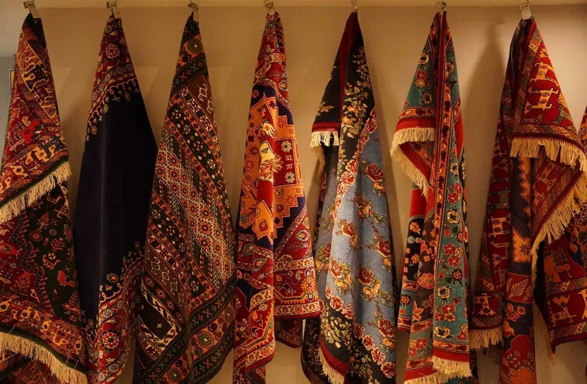 به یک کارگر ساده جهت حمل فرش درقالیشویی نیازمندیم|استخدام سرایداری و نظافت|گرگان, |دیوار