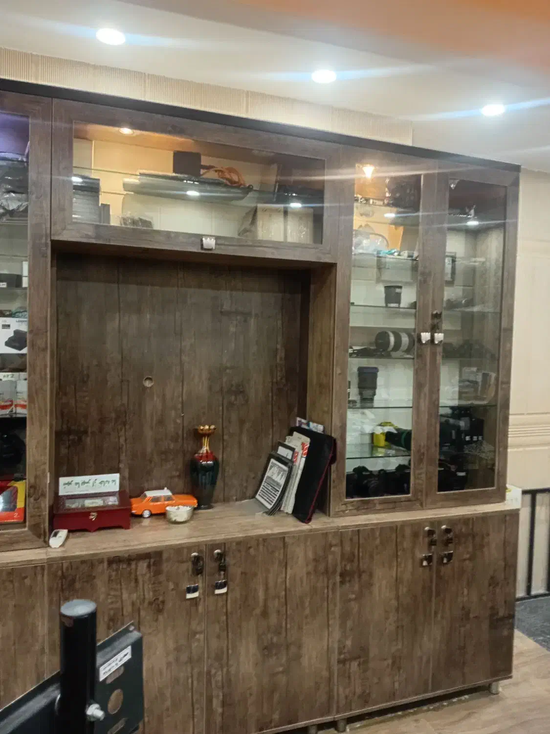 کمد ویترین|کتابخانه، شلف، قفسه‌های دیواری|قرچک, باقرآباد|دیوار