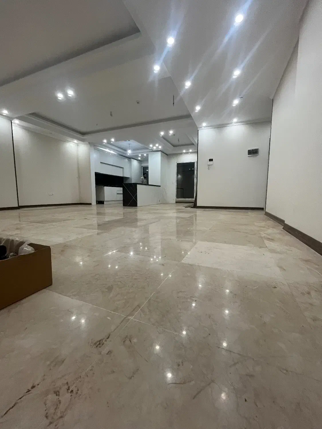 ۱۳۰متر ۳ خوابه غربی های فلکه سوم تهرانپارس