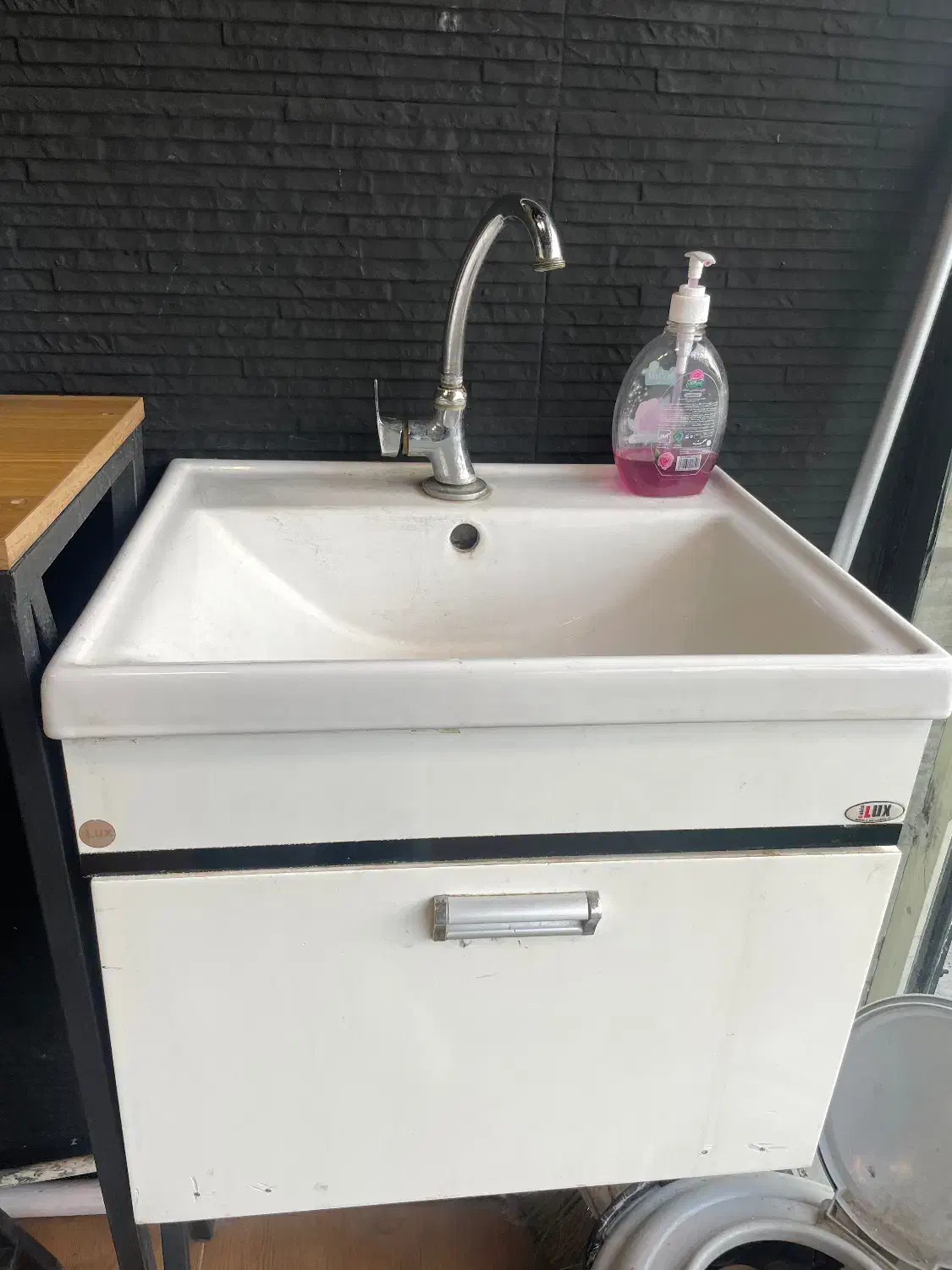 روشویی درحدنو|لوازم سرویس بهداشتی|بروجرد, |دیوار