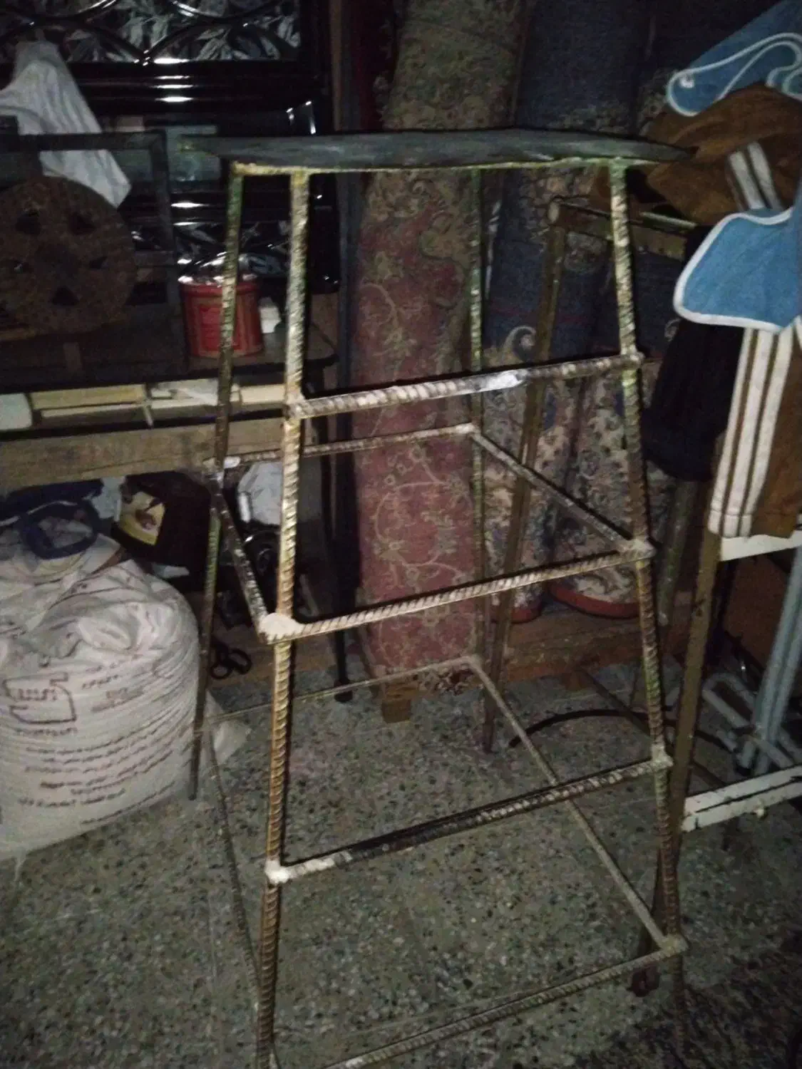 چهارپایه آهنی|مبلمان خانگی و میز عسلی|اهواز, پردیس دو|دیوار