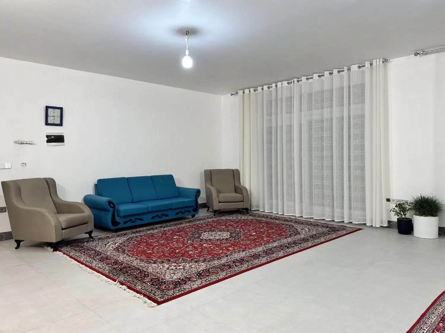 اجاره روزانه ویلای مدرن با وانجکوزی قلات گویم|اجارهٔ کوتاهمدت ویلا و باغ|شیراز, قلات|دیوار