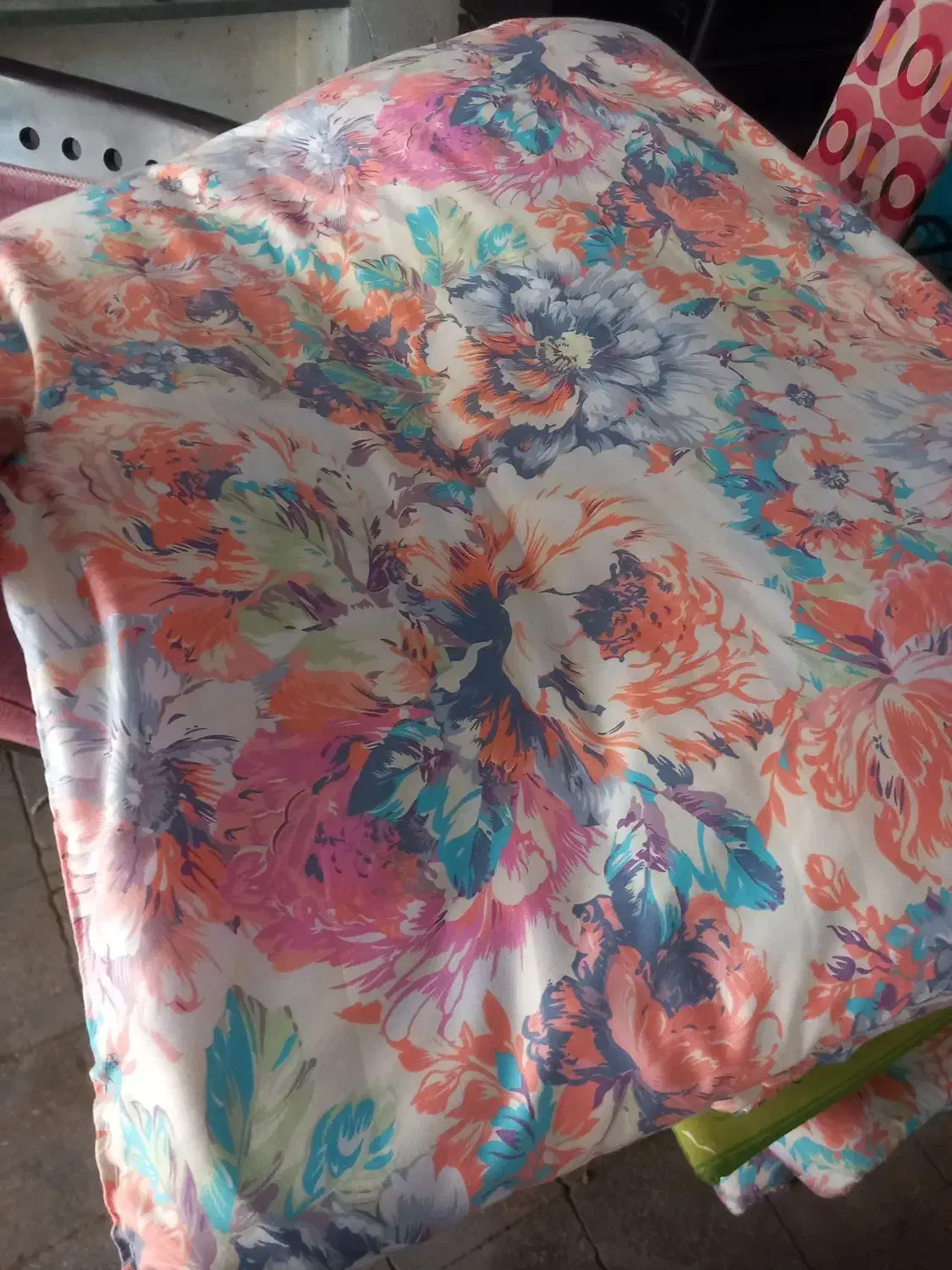 تشک نو|تشک تختخواب|صحنه, |دیوار