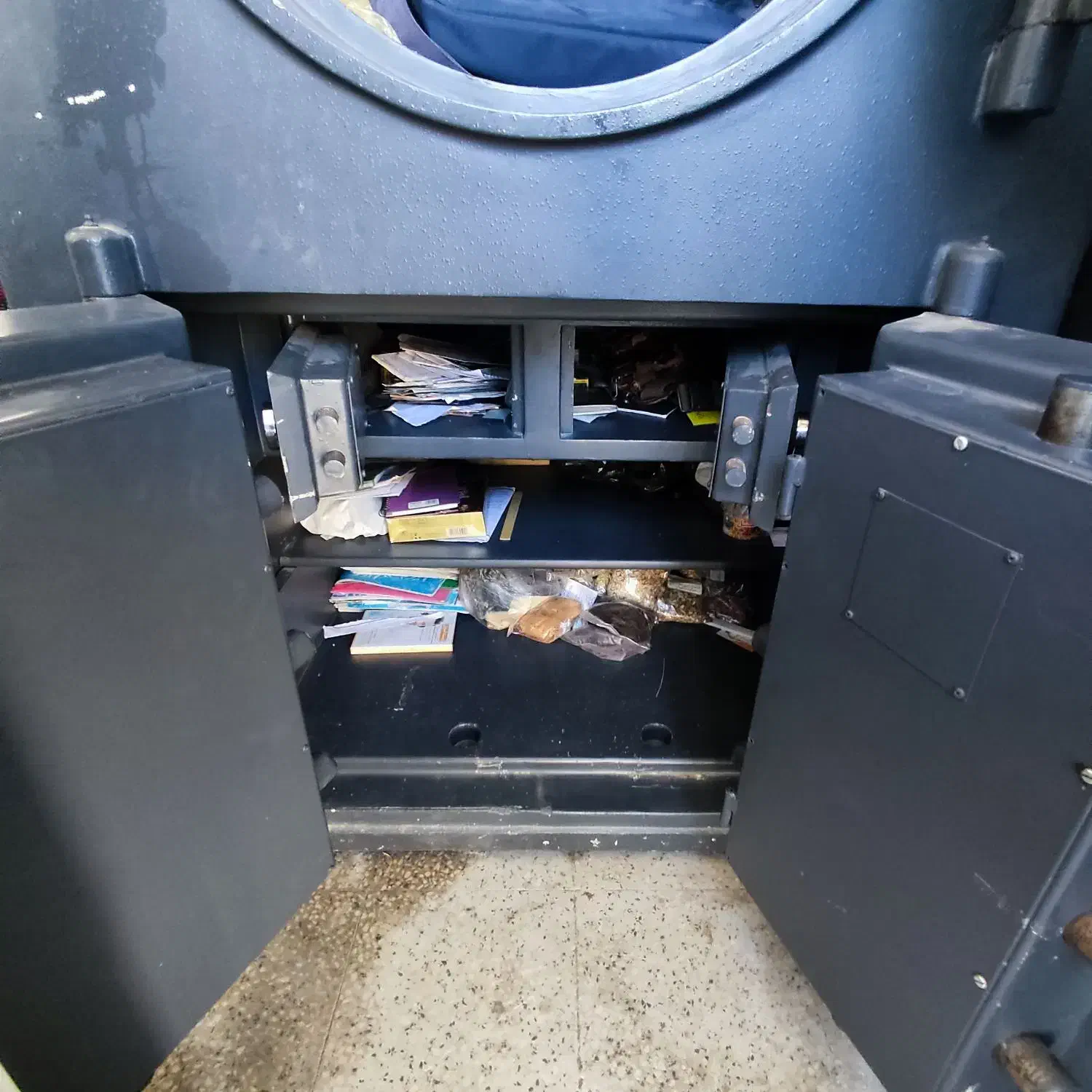 گاو صندوق ۳ تنی|فروشگاه و مغازه|شیراز, شهرک نیایش|دیوار