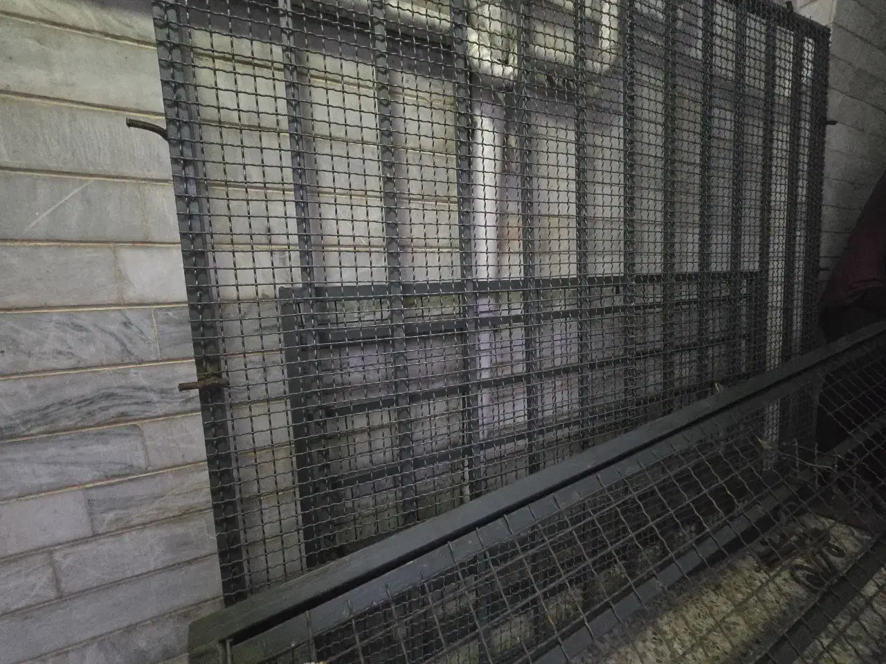 دو عدد حفاظ پنجره ،  آهنی با فنس|مصالح و تجهیزات ساختمان|رشت, منظریه|دیوار