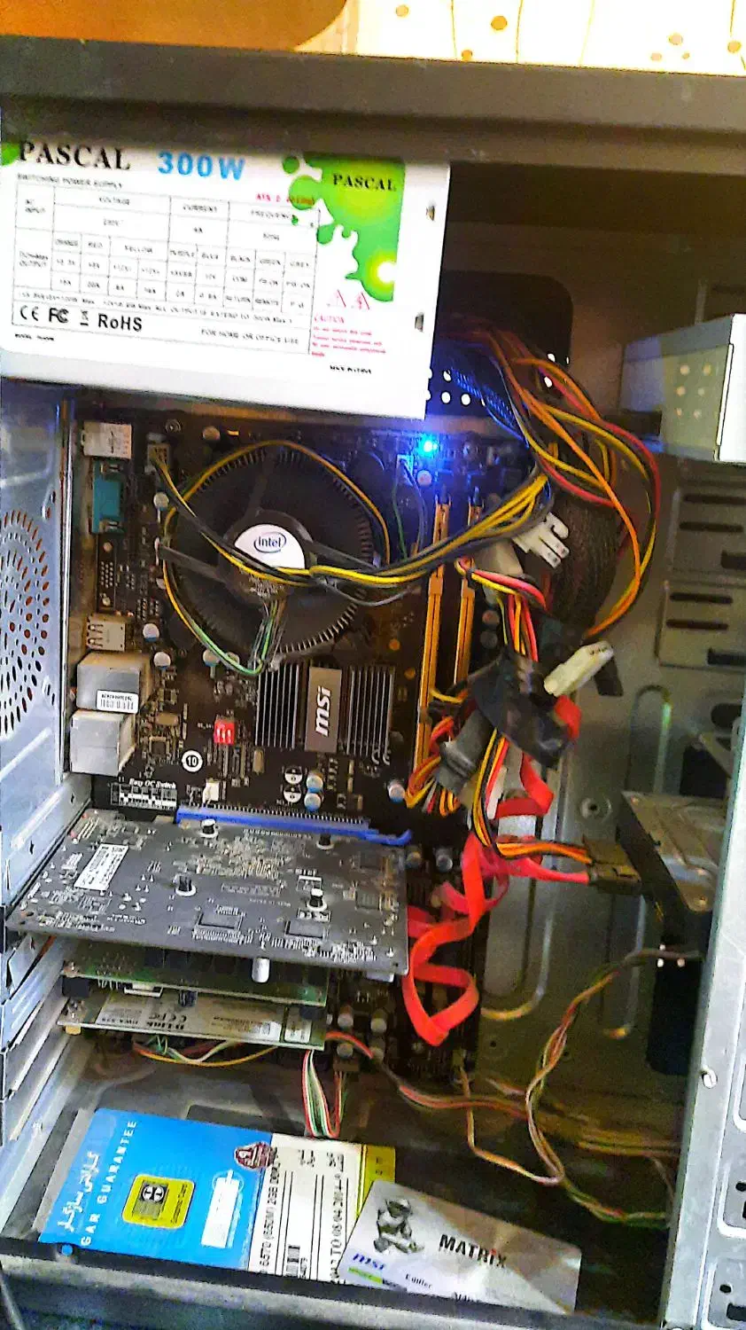 کامپیوتر|رایانه رومیزی|اصفهان, باغ دریاچه|دیوار