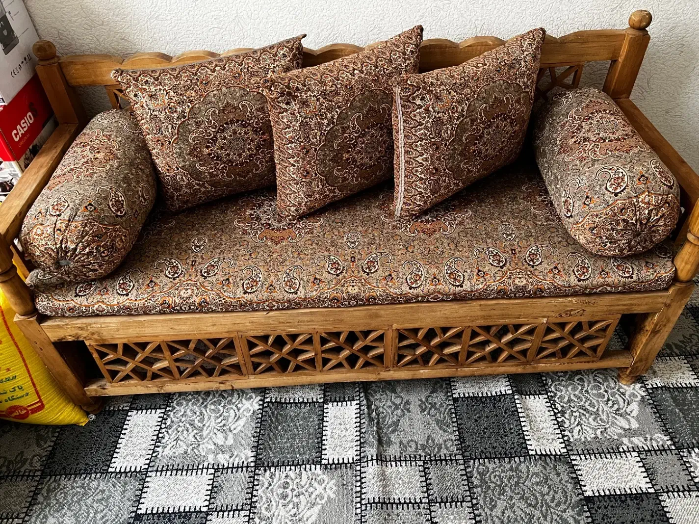 تخت سنتی|مبلمان خانگی و میز عسلی|قرچک, پویینک|دیوار