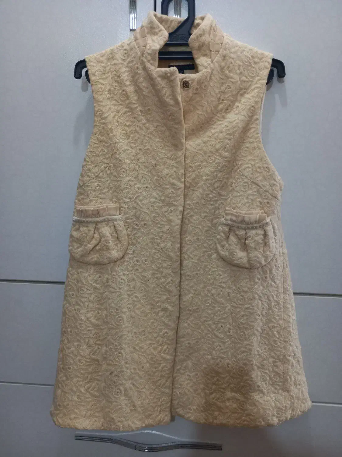 مانتو و بارانی|لباس|رشت, چله خانه|دیوار