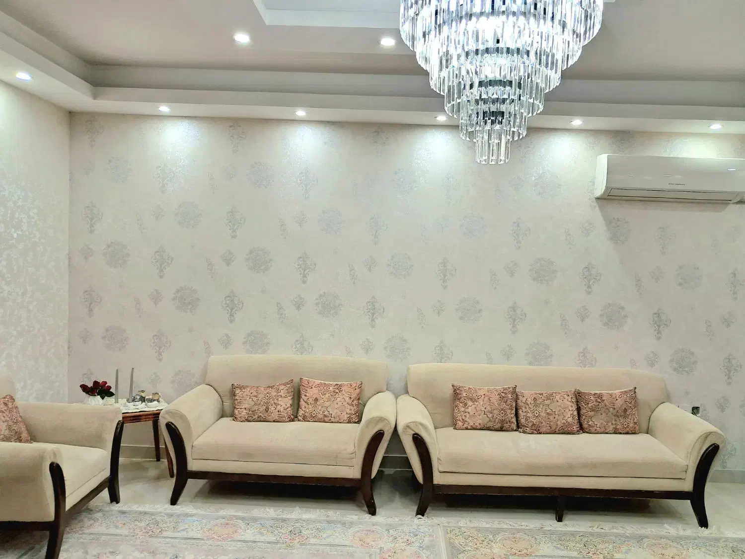 مبل راحتی|مبلمان خانگی و میز عسلی|رشت, گیل|دیوار