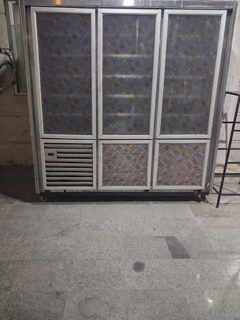 فریزر ایستاده شش درب بزرگ|فروشگاه و مغازه|اهواز, شهرک برق|دیوار