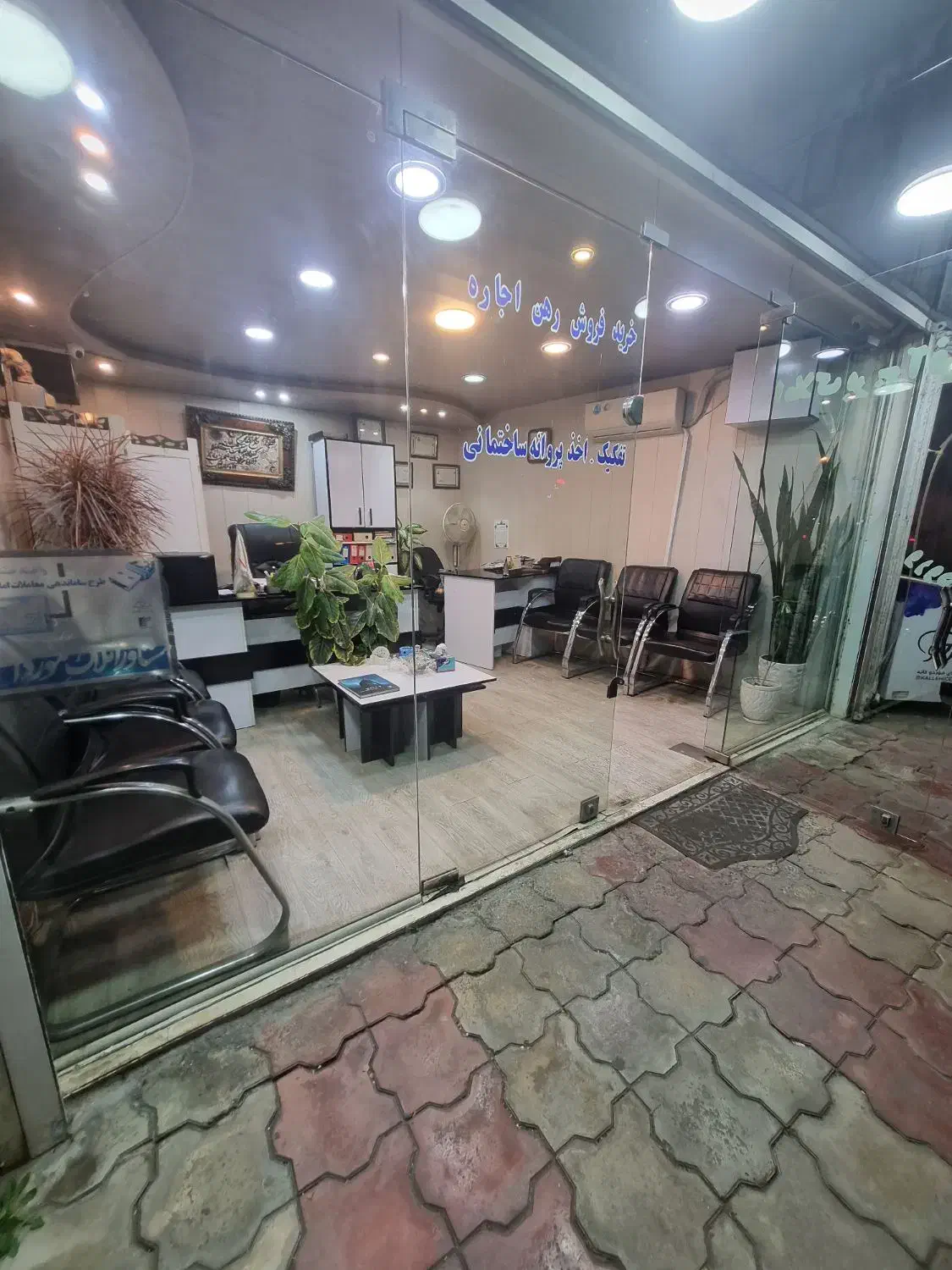 *گلسار۱۸مترمغازه/ویترین خور/براصلی بلوارسمیه*|اجارهٔ مغازه و غرفه|رشت, کاکتوس|دیوار