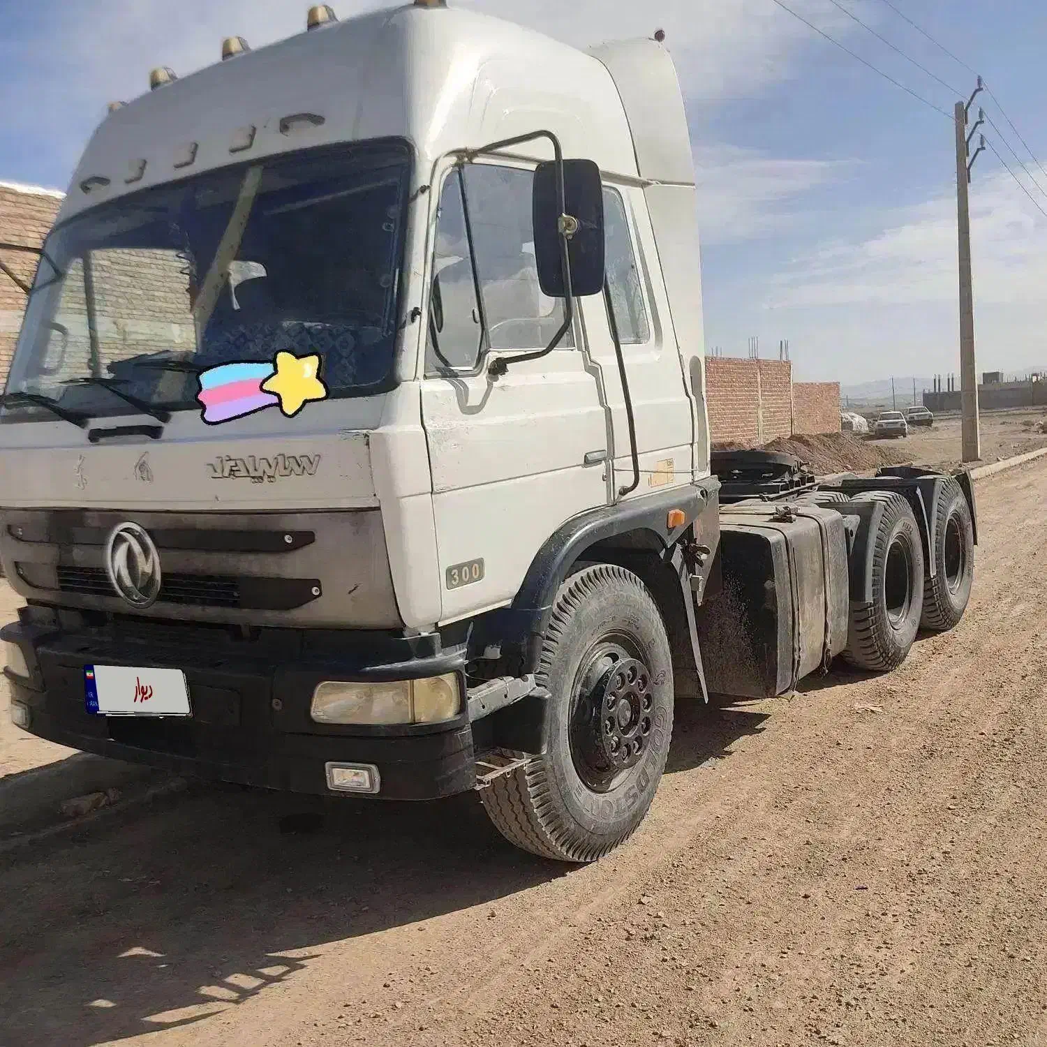 کشنده دنگ و فنگ ۲۰۰۵ درحد و دایون ۱۴۰۰سفید۱۰/۱۰۰|خودرو سنگین|سراوان, |دیوار