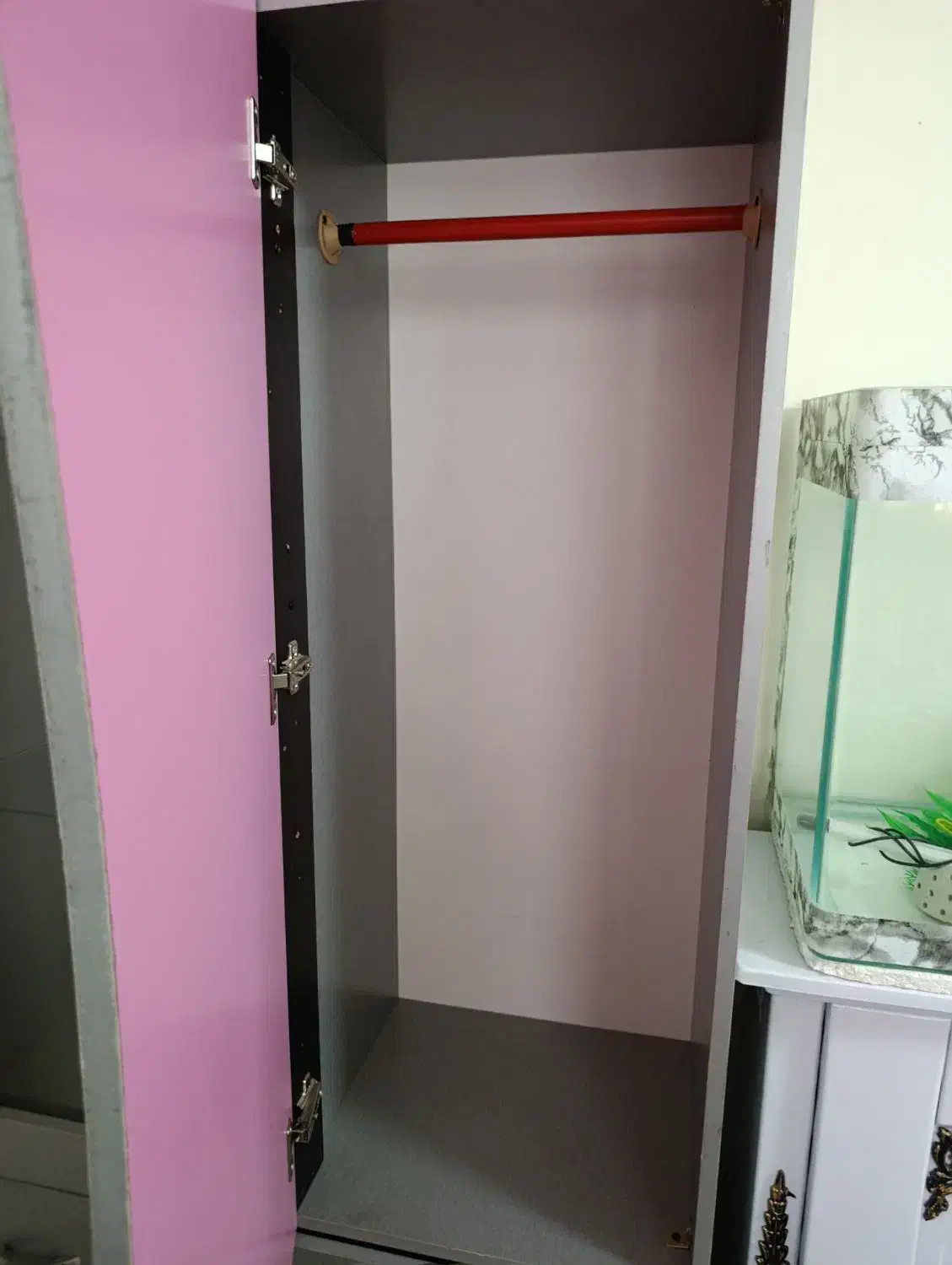 کمد|جاکفشی، کمد، دراور|گلبهار, شهر جدید گلبهار|دیوار