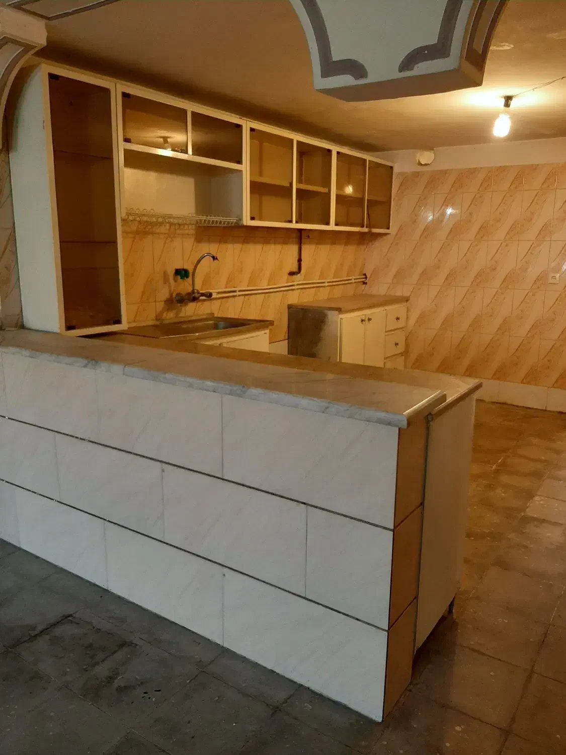 پارکینگ ۸۰ متر ۶۰ میلون کرایه ۵۵۰۰۰۰۰|اجارهٔ آپارتمان|رفسنجان, |دیوار