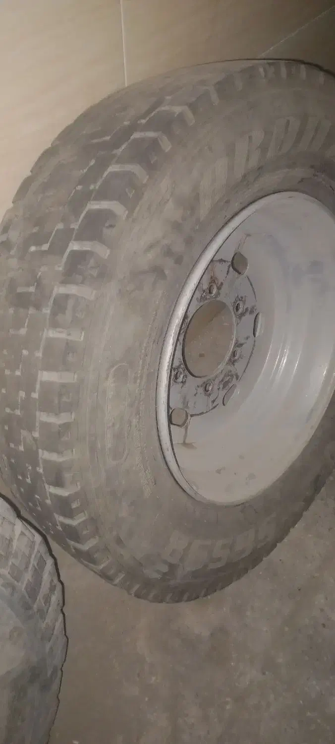 4حلقه رینگ و لاستیک تیوبلس نیسان|قطعات یدکی و لوازم جانبی|کاشمر, |دیوار