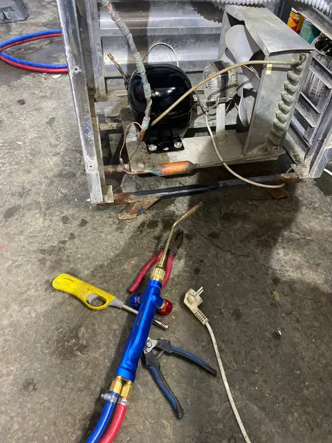 تعمیر یخچال فروشگاهی و خانگی|خدمات پیشه و مهارت|خمینی‌شهر, |دیوار