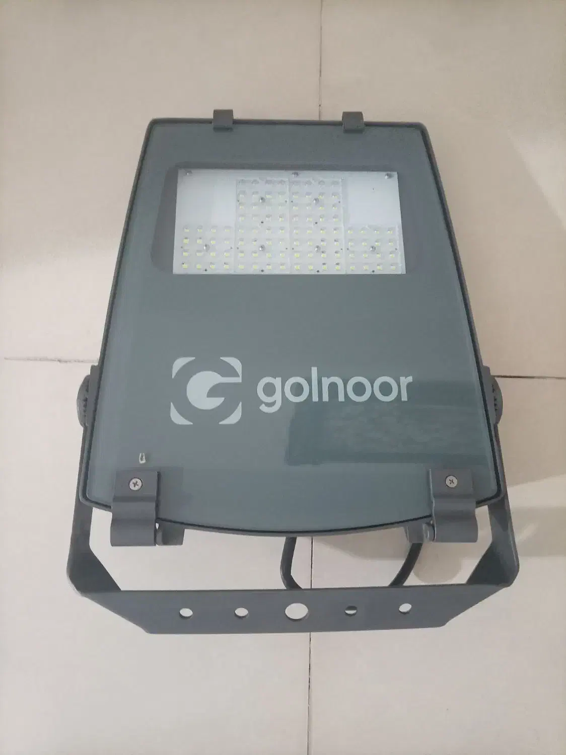 پرژکتور 100 آریو2 گلنور در حد|لامپ و چراغ|تهران, افسریه جنوبی|دیوار