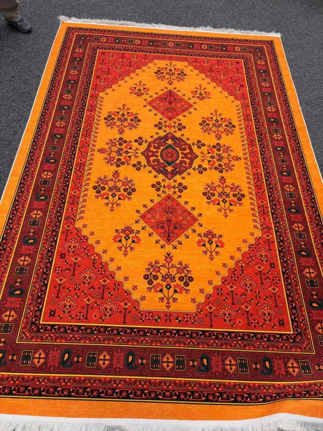 فرشینه در ابعاد مختلف|فرش|شاهرود, |دیوار