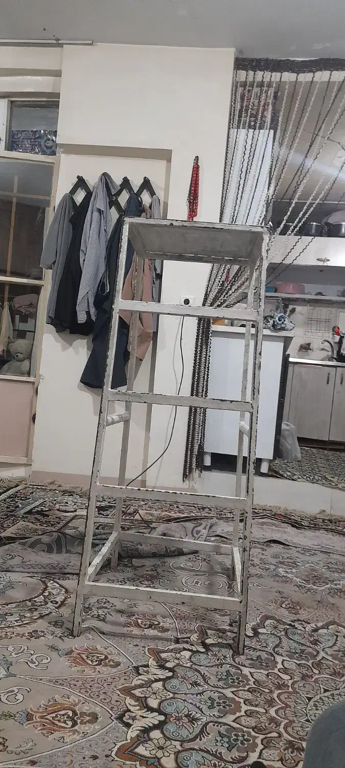 چهار پایه آهنی|صندلی و نیمکت|باقرشهر, |دیوار