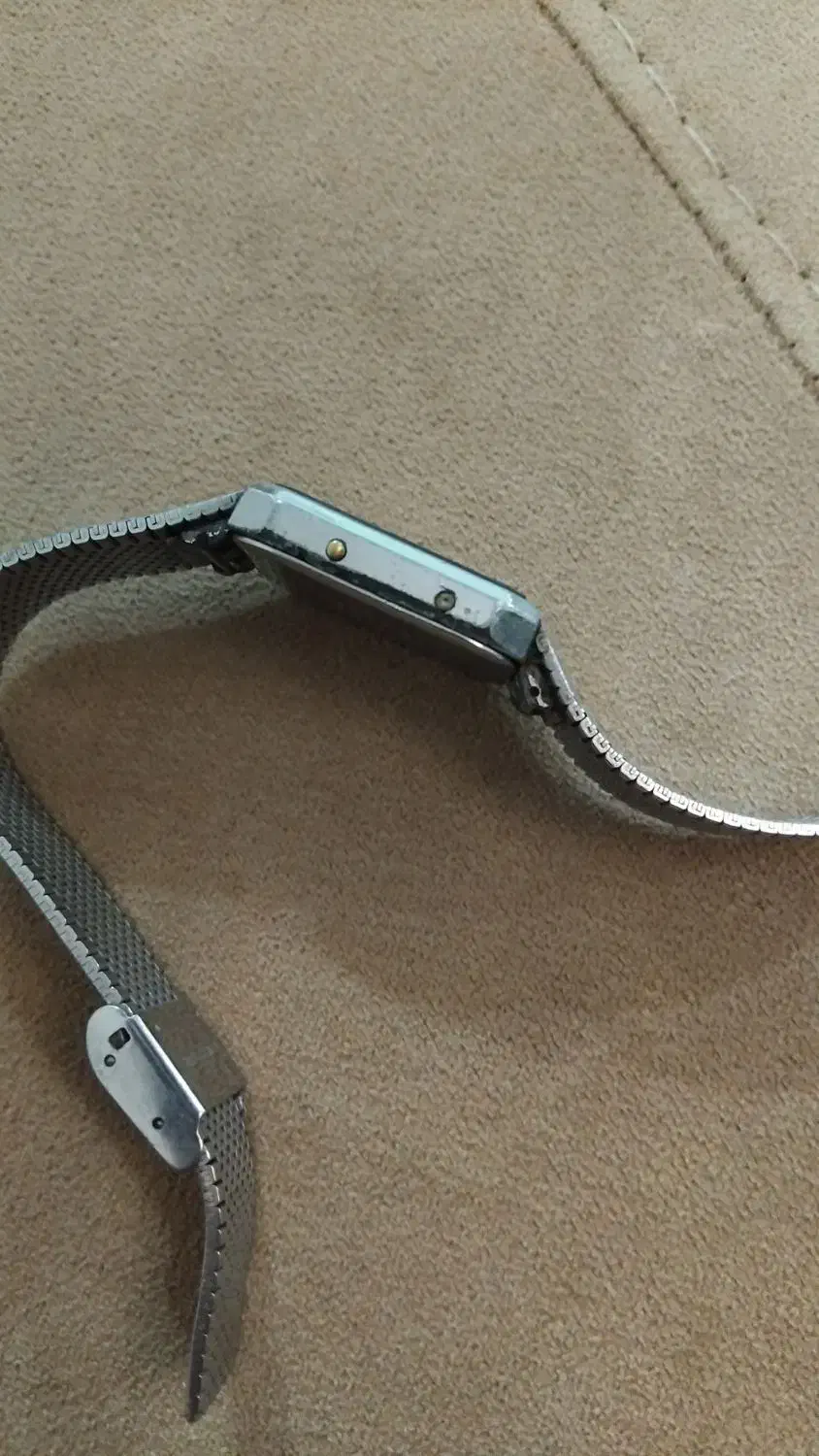 ساعت دو زمانه|ساعت|صومعه‌سرا, |دیوار