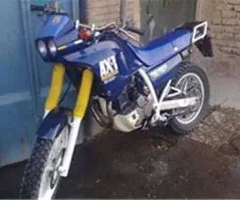 Ax1 کاربنی|موتورسیکلت|شیراز, بید زرد|دیوار