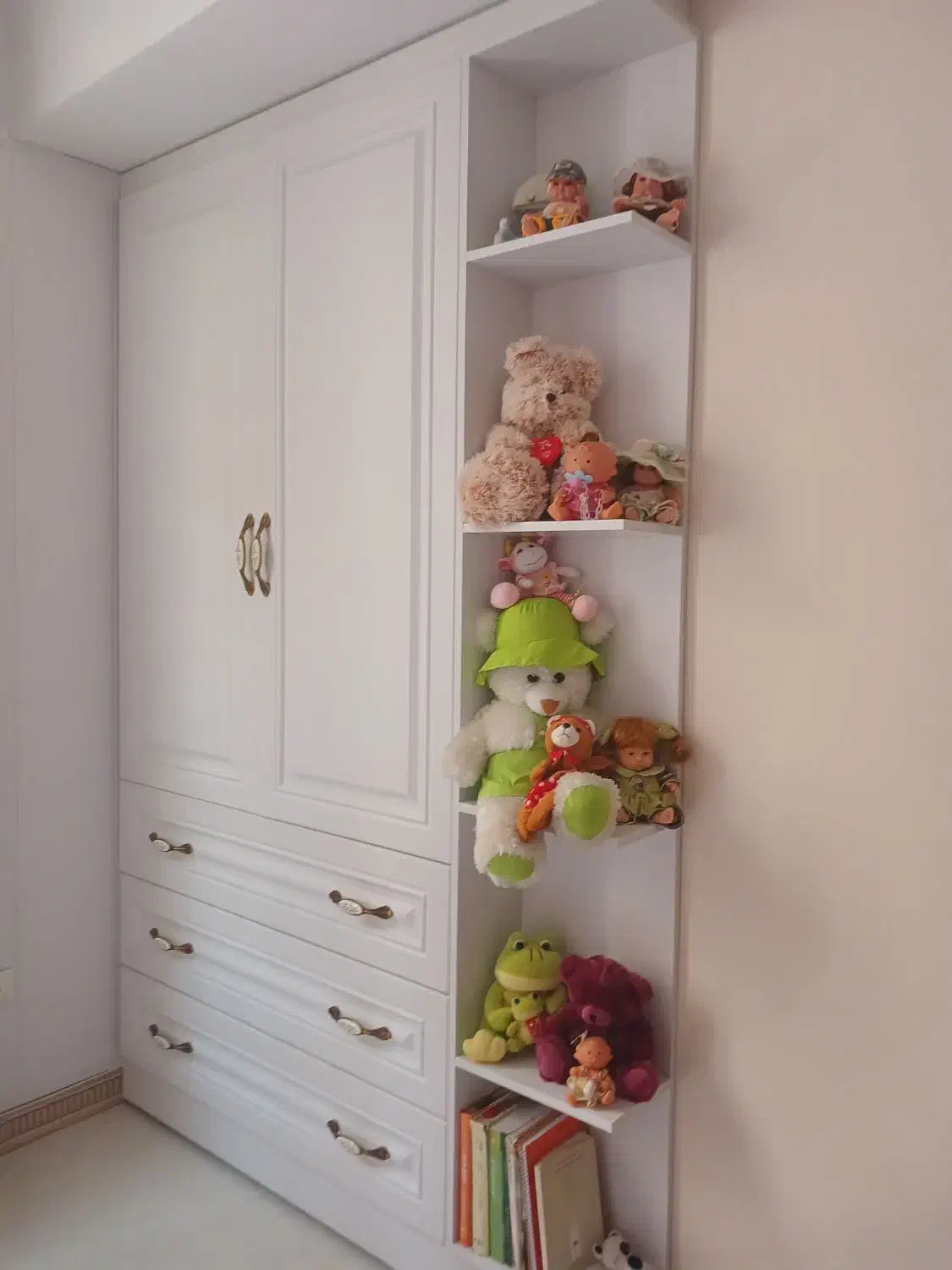 ساخت انواع کابینت و کمد دیواری ودکوراسیون مغازه|جاکفشی، کمد، دراور|شهریار, شهرک وائین|دیوار