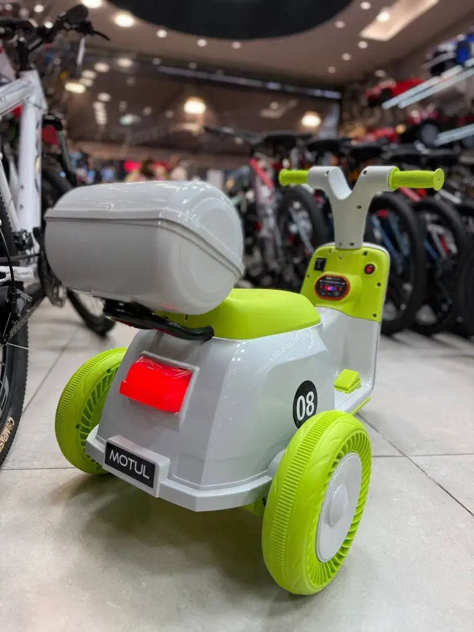 موتور شارژی ۳ چرخ باکس دار کد 3072 آکسون|اسباببازی بچه|رشت, گلسار|دیوار