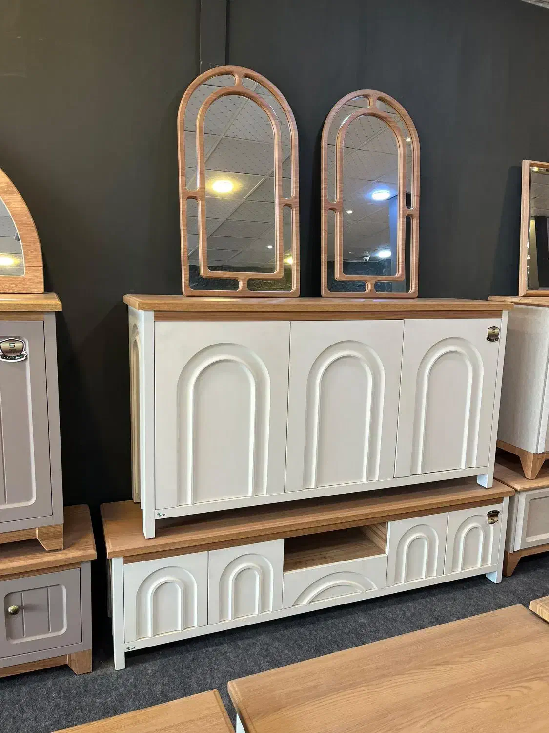 آینه کنسول و میز تلویزیون با سامنوس متفاوت خرید کن|بوفه، ویترین، کنسول|سیرجان, |دیوار