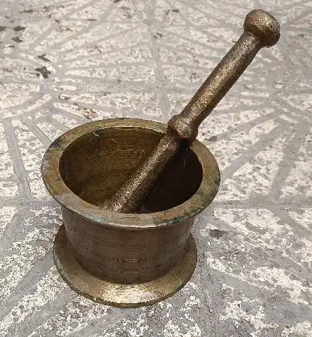 هاونگ برنجی قدیمی|کلکسیون اشیاء عتیقه|قم, شاه ابراهیم|دیوار