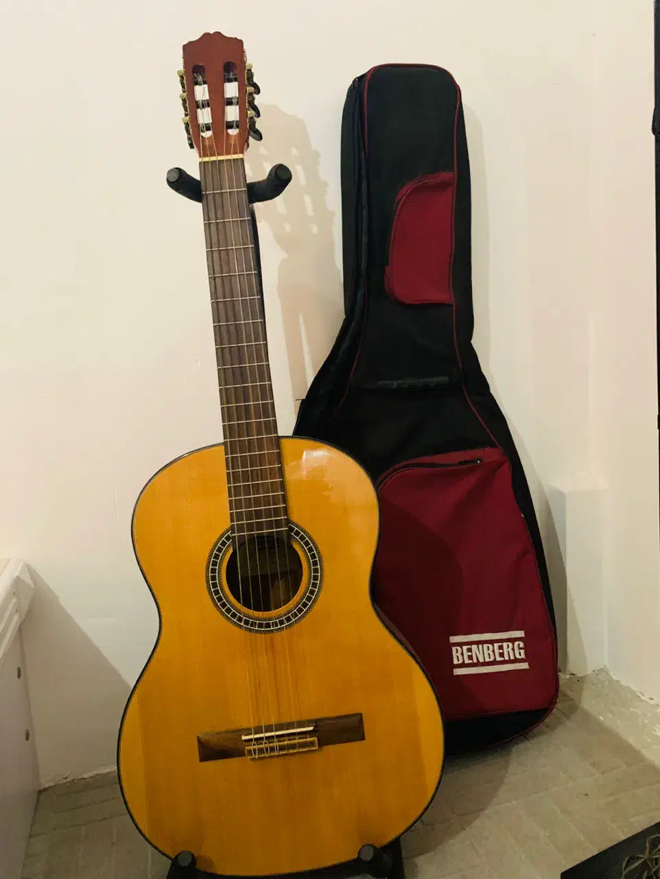 گیتار در حد نو|گیتار، بیس، امپلیفایر|فومن, |دیوار