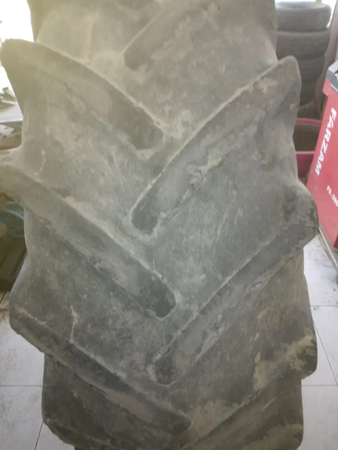 لاستیک تراکتور فرگوسن ۴|ماشینآلات صنعتی|شیروان (خراسان), |دیوار